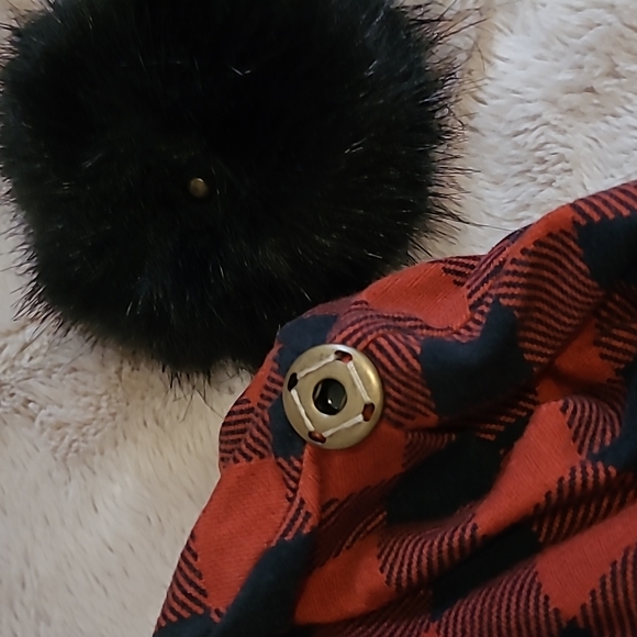 Peek-a-boo toque - Picture 3 of 3